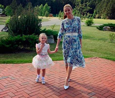 Татьяна Навка с дочкой