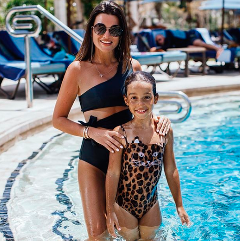 Бородина показала, как старшая дочь учит сестру английскому