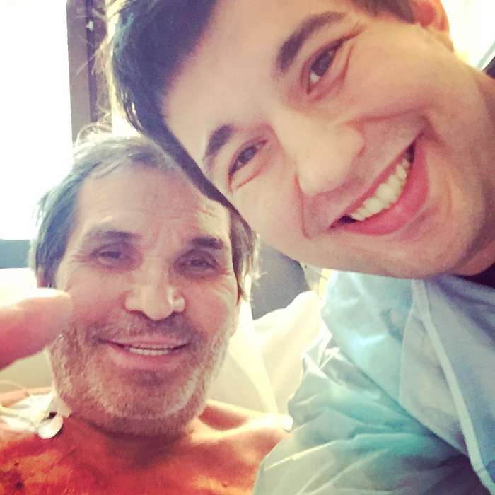 Бари-младший с отцом в больничной палате в день, когда Алибасова вывели из медикаментозной комы Бари-младший с отцом в больничной палате в день, когда Алибасова вывели из медикаментозной комы