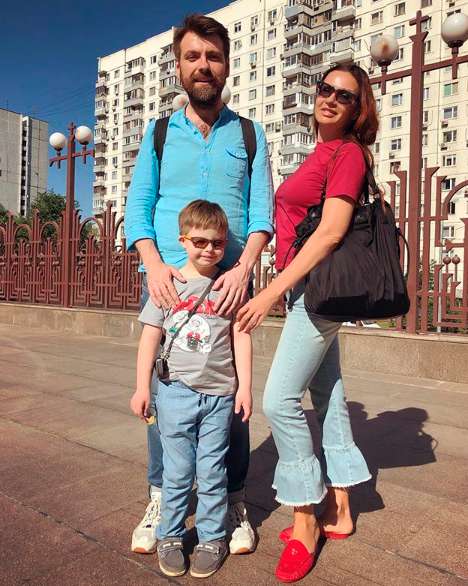 В 2017 году Бледанс развелась со своим третьим мужем, режиссером Александром Семиным, которому родила сына Семёна