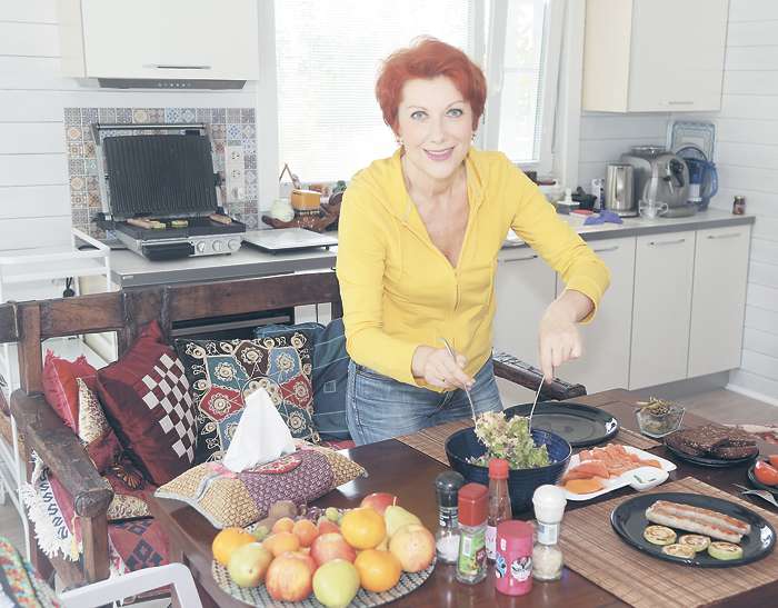 С тех пор как актриса ведет кулинарное шоу на ТВ, застать Оксану врасплох неожиданными гостями совершенно невозможно