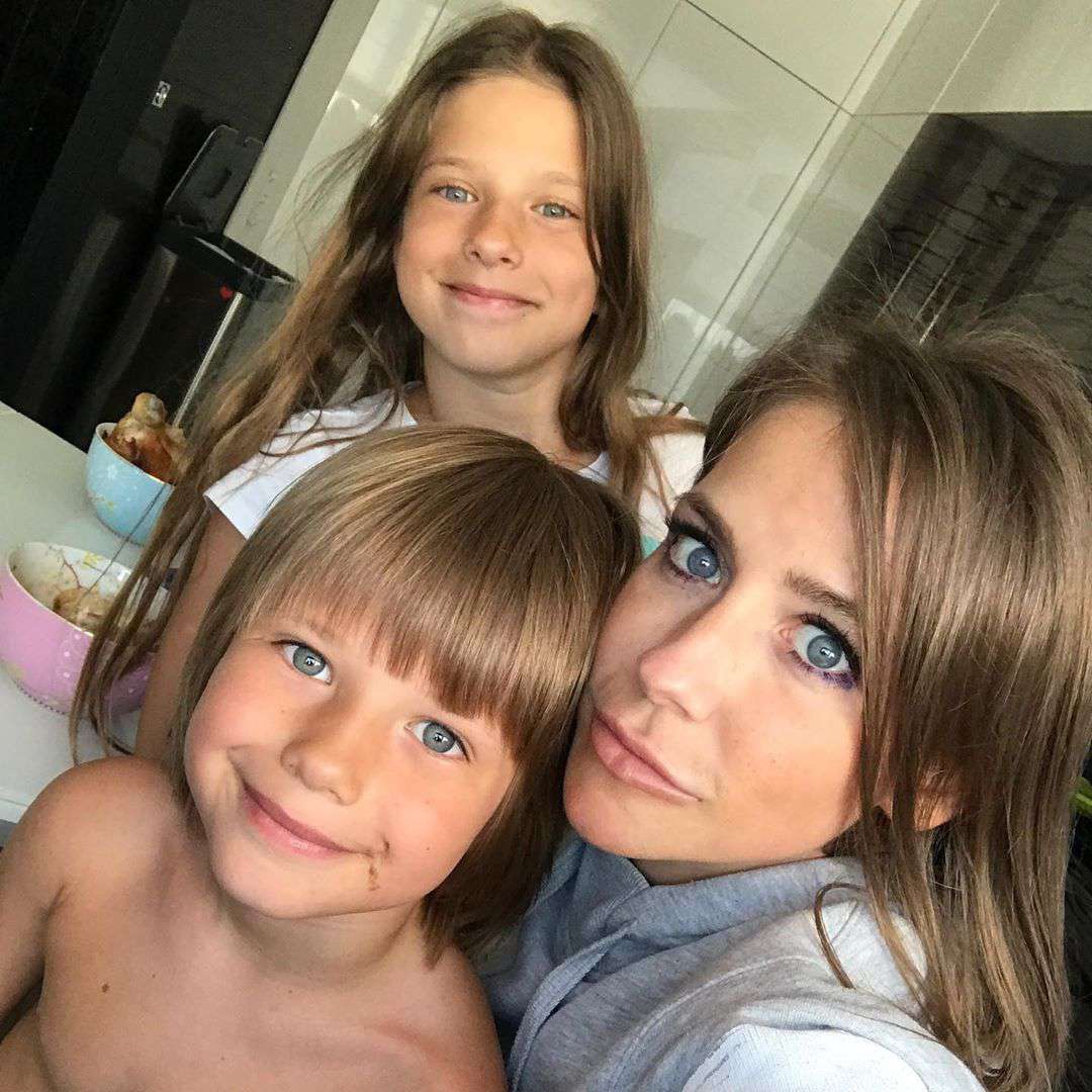 Юля Барановская с младшим сыном и дочкой