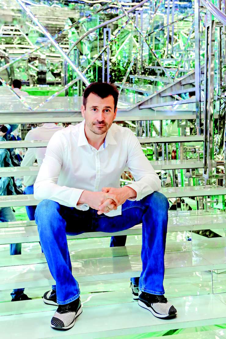 Мне хочется чаще быть с сыном, просто сидеть рядом с ним, держать его на руках. Стал меньше высыпаться, но это ерунда!