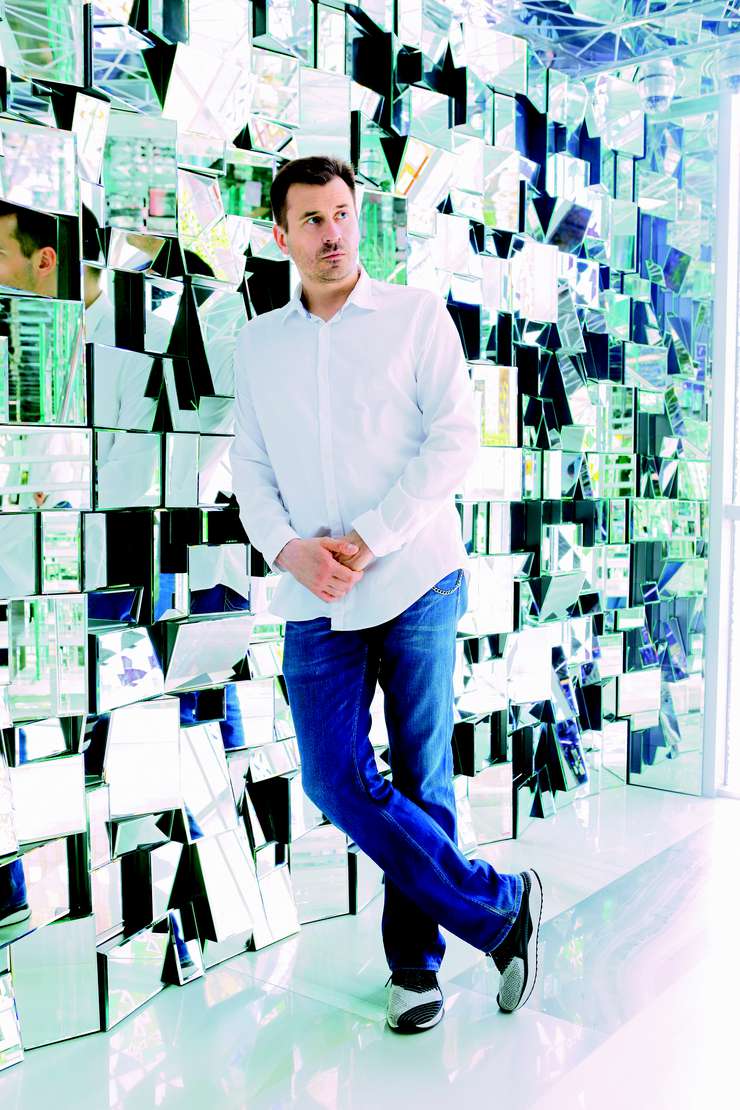 Я вообще очень сложный человек. Мне нужна свобода, личное пространство. Меня нельзя трогать в какие-то моменты, принуждать к чему-то