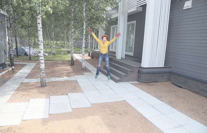 Загородный дом стал для Оксаны основным местом жительства. Здесь есть все для полноценной жизни