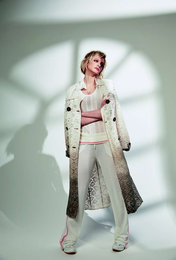 Мне было двенадцать, когда родители развелись. У них прекрасные отношения, но на расстоянии. Оберегают личное пространство.