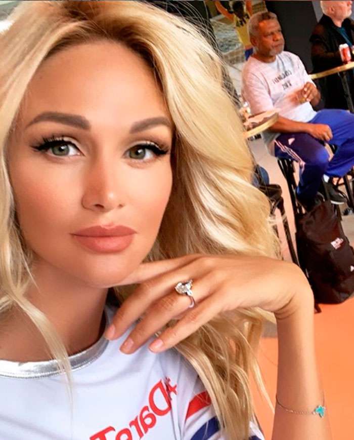 Виктория Лопырева