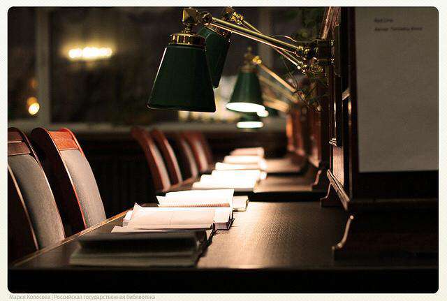 Что происходит в библиотеке ночью? Что происходит в библиотеке ночью?