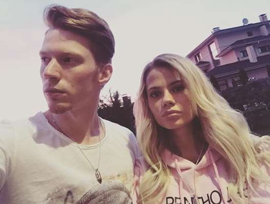 Никита Пресняков с женой Аленой Красновой