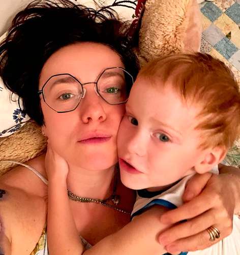 Тутта Ларсен с сыном Ваней