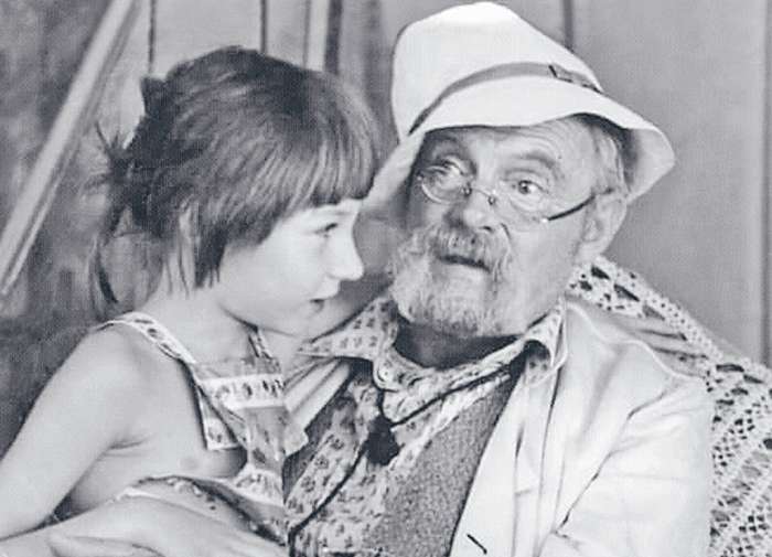 Наталия с дедом на съемках фильма Никиты Михалкова «Неоконченная пьеса для механического пианино» Наталия с дедом на съемках фильма Никиты Михалкова «Неоконченная пьеса для механического пианино»