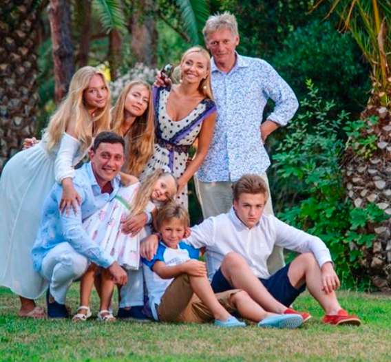 Татьяна Навка и Дмитрий Песков с семьей