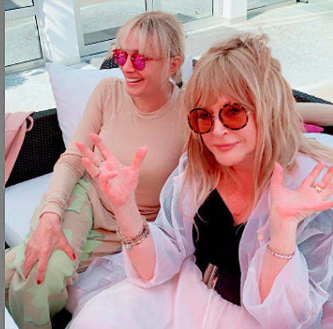 Выпившие Пугачева и Вайкуле дали совет подписчикам