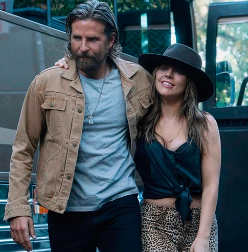 Леди Гага переехала жить к Брэдли Куперу