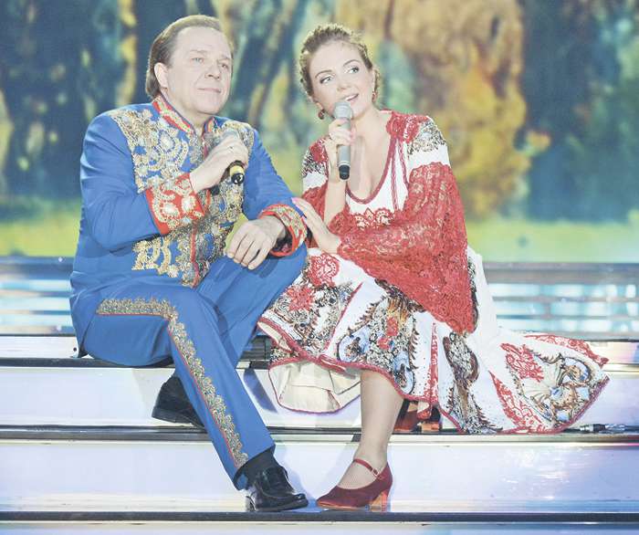 Для Марины и ее отца, знаменитого певца Владимира Девятова, народная песня стала семейным делом