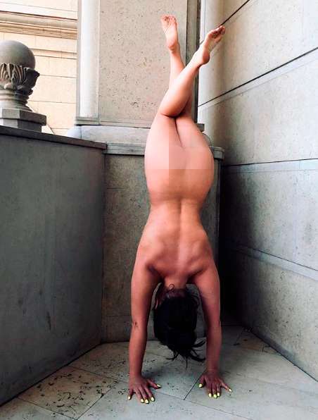 Американская блогерша Nude Yoga Girl была возмущена, когда узнала, что певица Светлана Лобода опубликовала у себя в Инстаграме ее фотографию. В знак примирения Наташа Королёва предложила свое фото