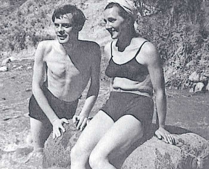 Розалия всегда была рядом с мужем и даже простила ему роман на стороне с актрисой театра «Ромэн» Розалия всегда была рядом с мужем и даже простила ему роман на стороне с актрисой театра «Ромэн»