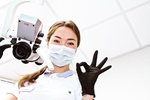 Для чего нужны виниры: почему у голливудских звезд такие белоснежные улыбки