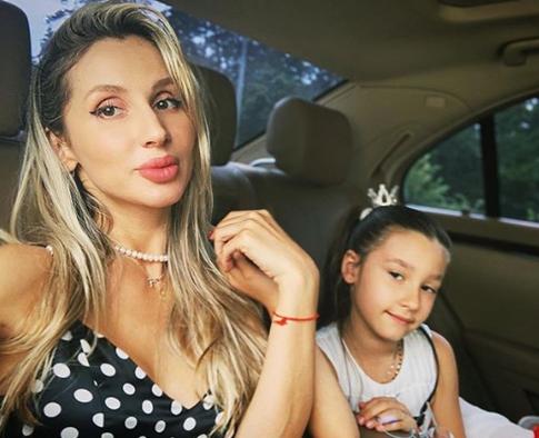 8-летняя дочь Лободы зажигательно станцевала на яхте