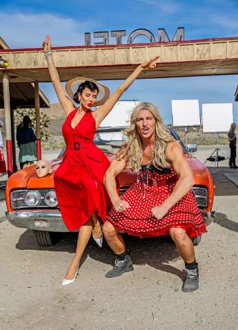 Воробьев перевоплотился в женщину на съемках