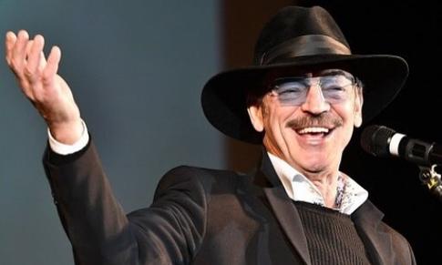 Сын заснял Боярского без шляпы