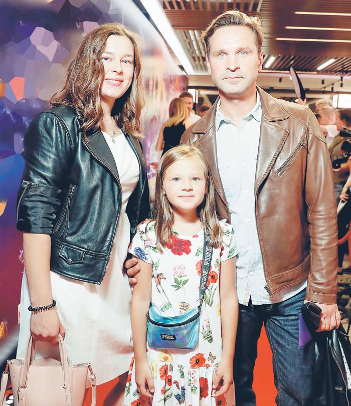 Виктор Добронравов с женой и дочерью