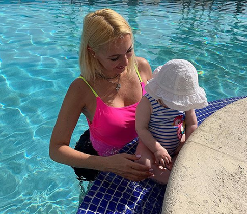 Кудрявцева крестила годовалую дочь