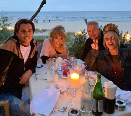 В Сети обсуждают новое видео Пугачевой и Вайкуле