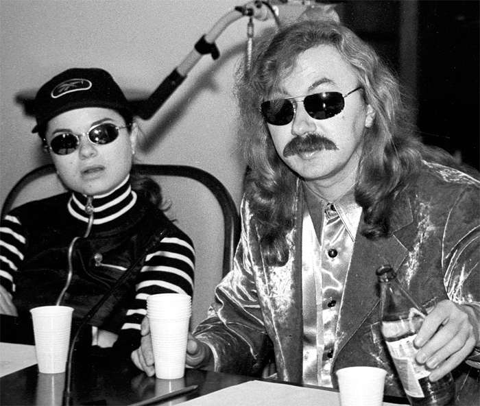 Брак «русалки» и «дельфина» продержался десять лет. После развода карьера певицы пошла на спад