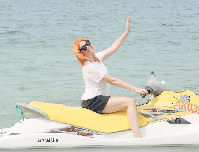 Анастасия Стоцкая впервые управляла скутером и не пожалела об этом опыте