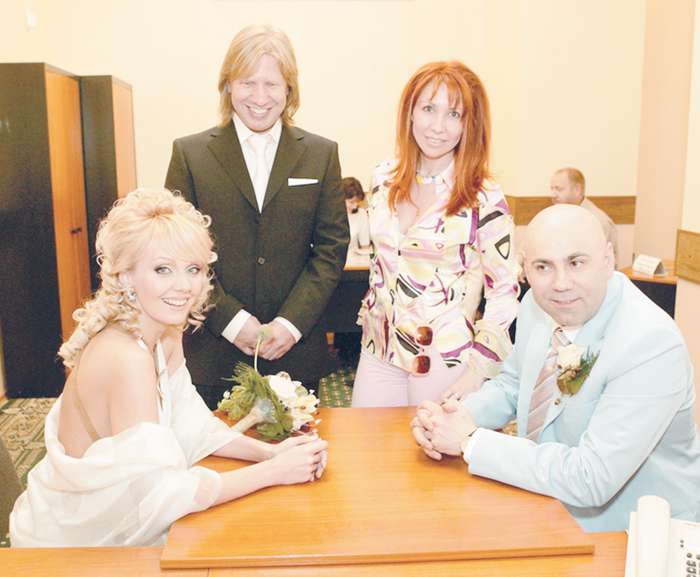 Иосиф и Валерия познакомились в начале девяностых, но тогда они, конечно же, и предположить не могли, что в 2004 году станут мужем и женой