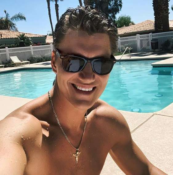 Алексей не скрывает, что сейчас одинок Алексей не скрывает, что сейчас одинок