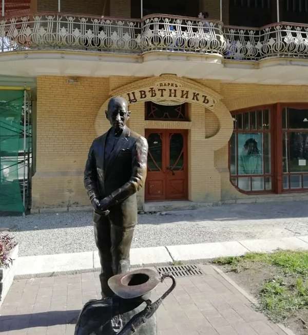 Памятник Кисе Воробьянинову