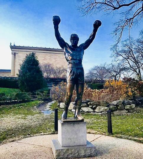 Архитектурные памятники, посвященные героям фильмов