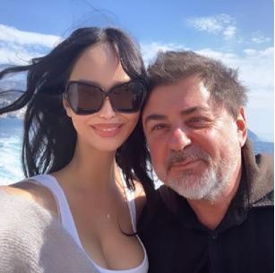 Молодая жена Цекало высмеяла слухи о своей беременности