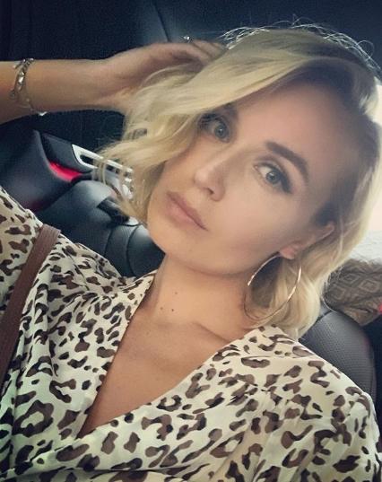 Гагарину высмеяли за юбку-ковер