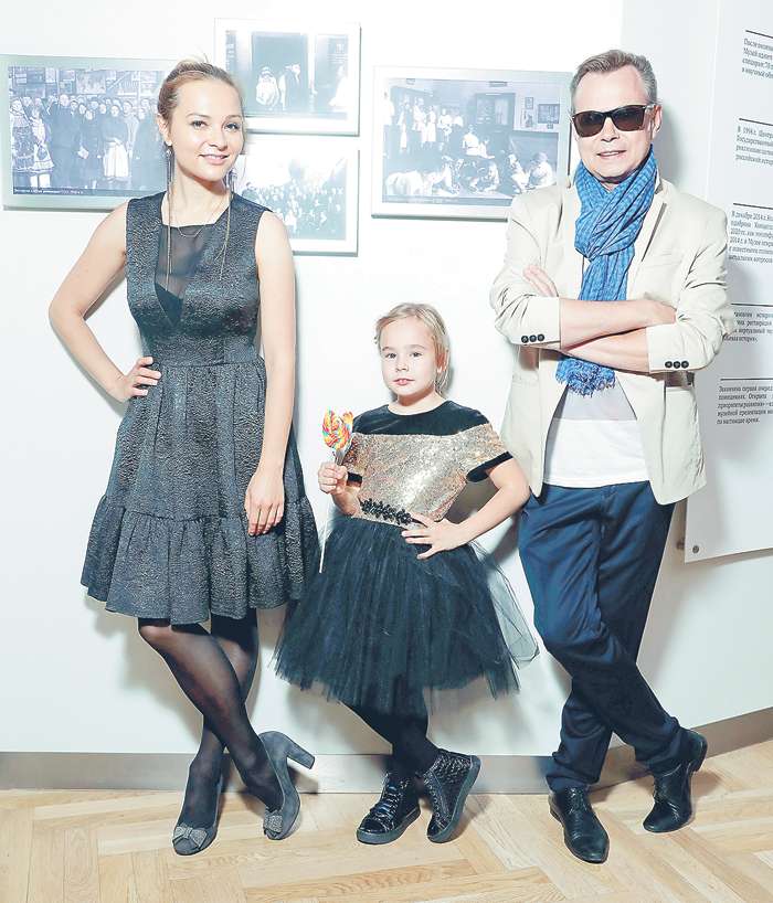 Владимир Левкин с семьей