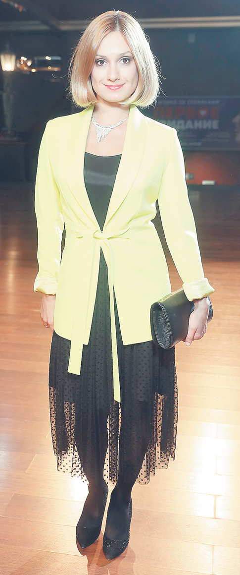 Карина Мишулина: неоновый жакет — выбор отчаянных модниц