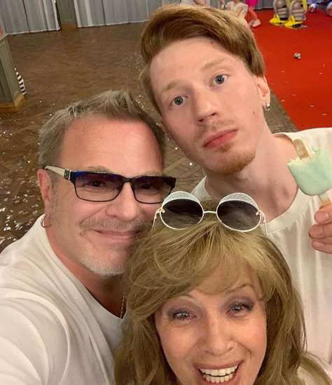 Владимир Пресняков с мамой и сыном Никитой Пресняковым