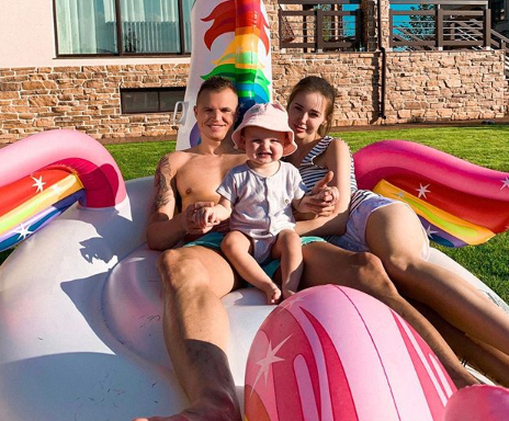 Жена Дмитрия Тарасова беременна