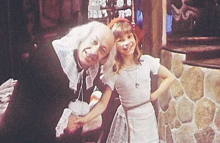 Легендарный Евгений Евстигнеев был парнером маленькой Яны в двух фильмах, в том числе в картине «Про Красную Шапочку»