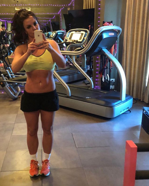 Больше не блондинка: Бритни Спирс кардинально сменила имидж