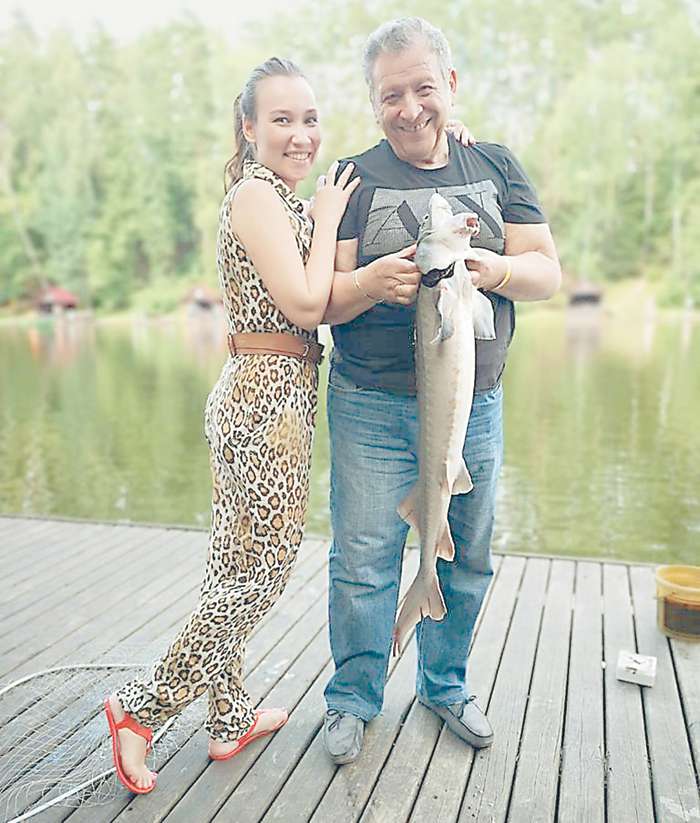 Екатерину и Бориса объединяет в том числе и страсть к рыбалке. И в этом году у них были даже семейные достижения на этом поприще.
