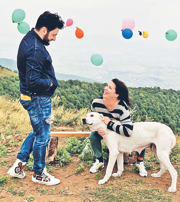 Непростой рабочий график не мешает паре получать удовольствие от жизни.