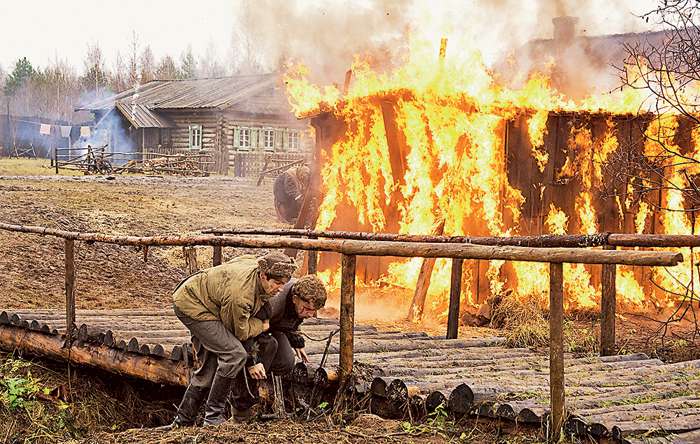 В сериале немало опасных сцен и почти все трюки актеры выполнили, без помощи дублеров В сериале немало опасных сцен и почти все трюки актеры выполнили, без помощи дублеров