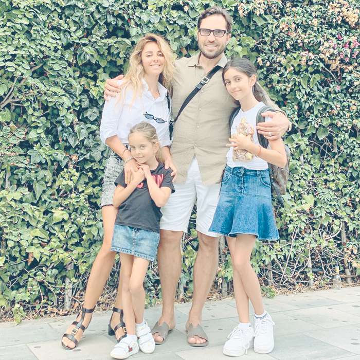 Александр уверен, что папа двух дочерей — самый счастливый отец в мире, который получает невероятное количество любви и обожания Александр уверен, что папа двух дочерей — самый счастливый отец в мире, который получает невероятное количество любви и обожания