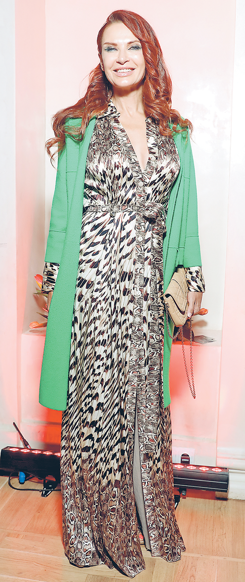 Эвелина Бледанс выглядит «уж слишком правильно»