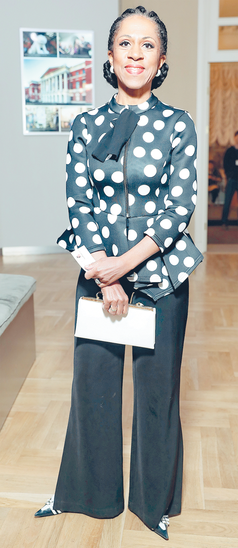 Елена Ханга: все это очень по-американски