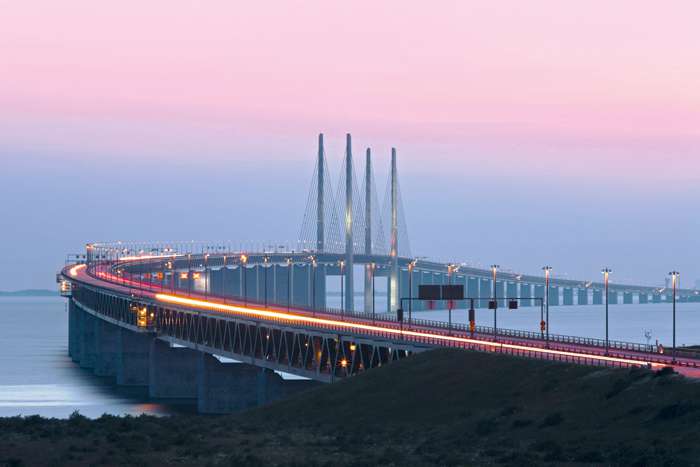 Мальмё. Двухуровневый Эресуннский мост протяженностью почти восемь километров соединяет два государства – Данию и Швецию