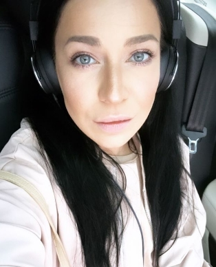 Елка похвалилась модельной фигурой